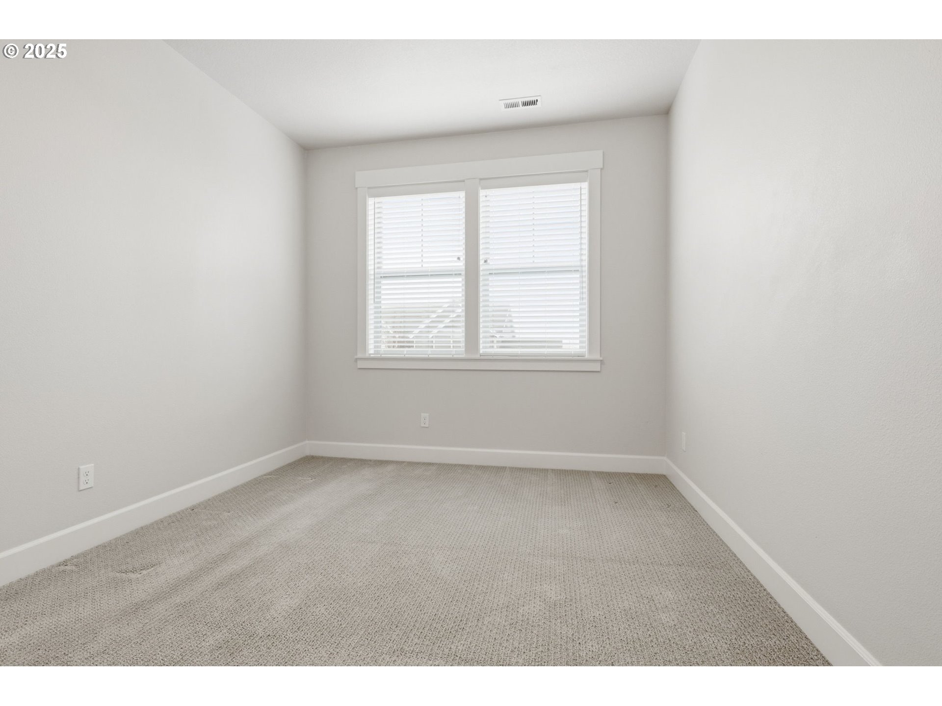 11936 Skellenger Way Oregon City, OR 97045 - Photo 21 of 32 an empty room with a window