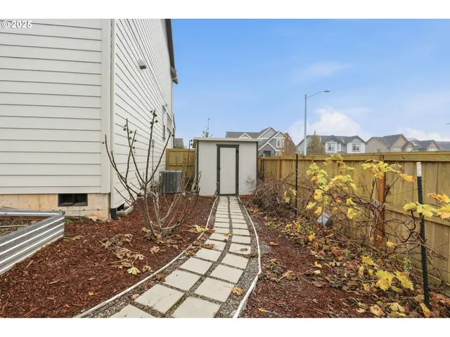 a view of a terrace with sky view