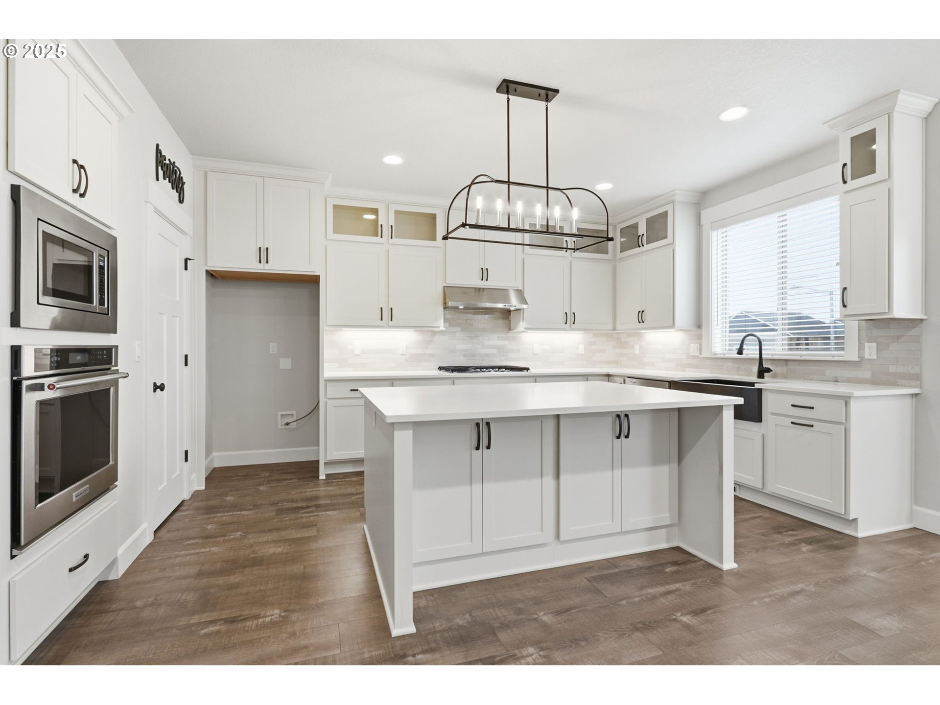 11936 Skellenger Way Oregon City, OR 97045 - Photo 6 of 32 a kitchen with kitchen island granite countertop stainless steel appliances a sink stove and refrigerator