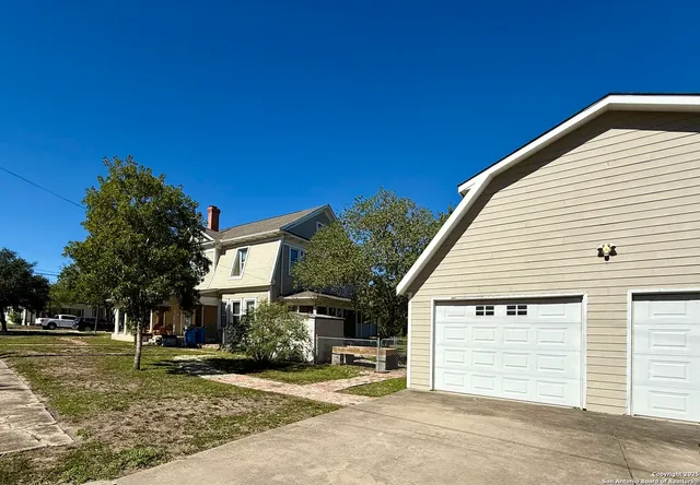 a view of a house with a backyard