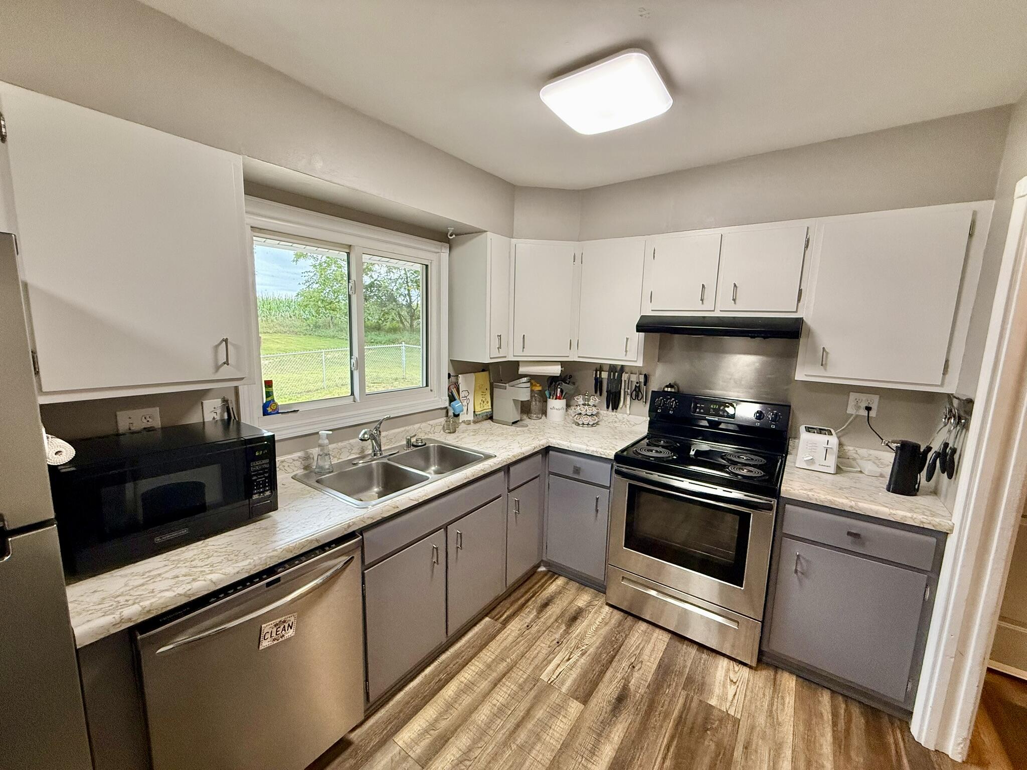 9813 Peterson Road Brooklyn, MI 49230 - Photo 6 of 37 Kitchen