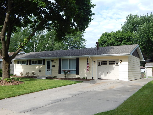 886 Diane Avenue Elgin, IL 60123 - Photo 1 of 22