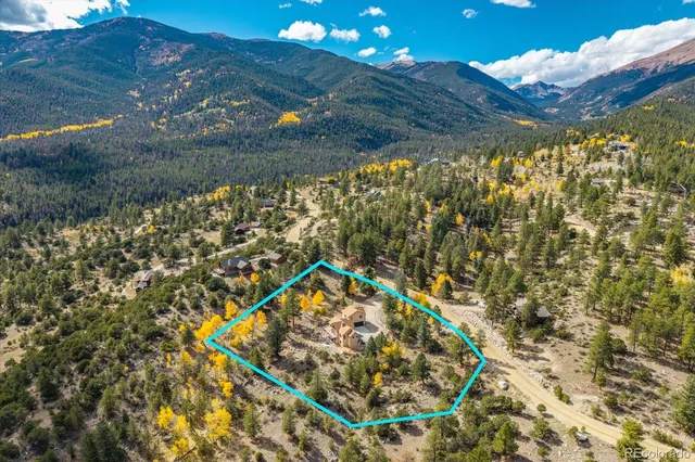 a view of an outdoor space