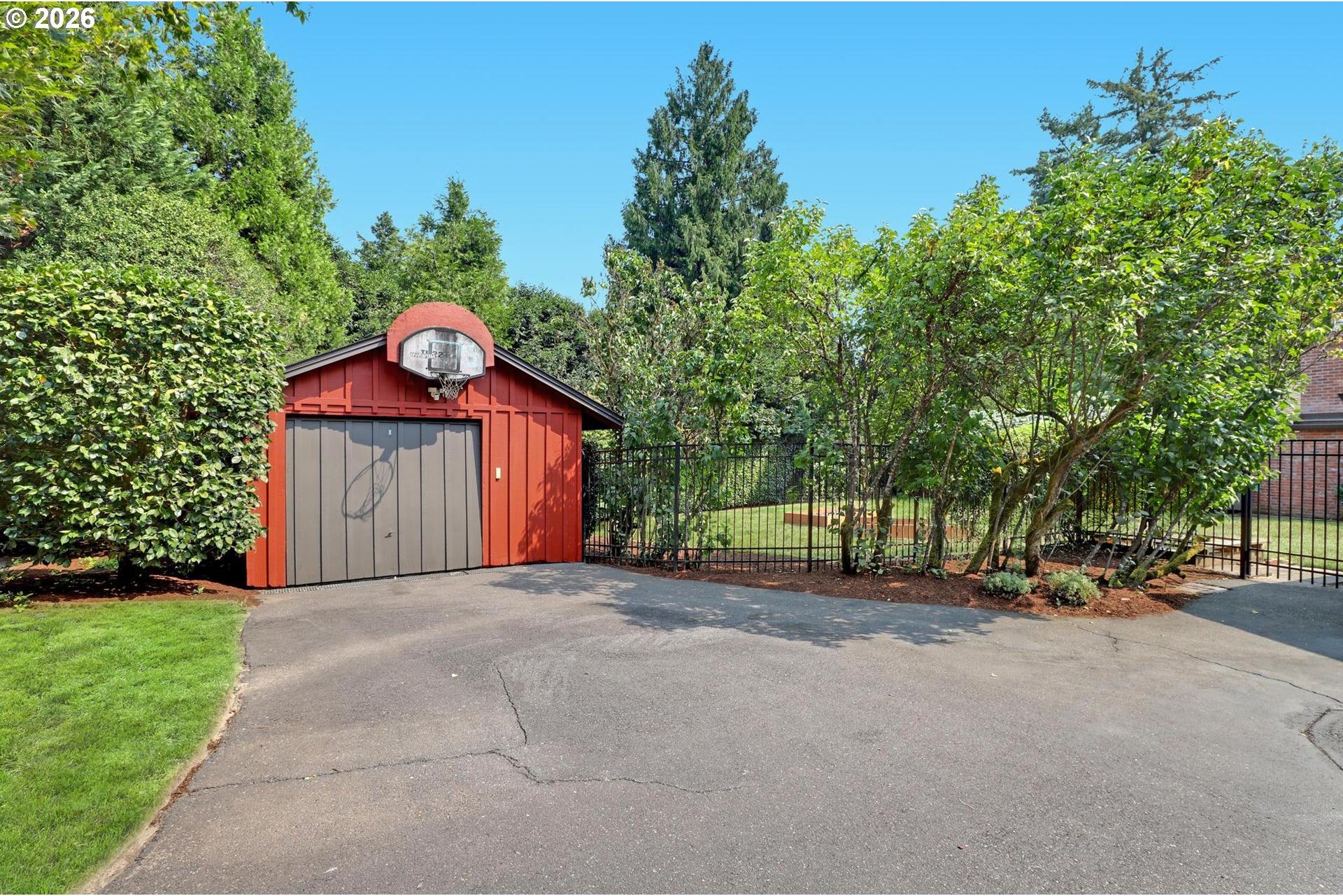 4004 Southwest Scholls Ferry Road Portland, OR 97221 - Photo 47 of 48 Gallery Image 47