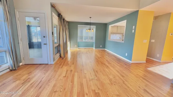 $2,300 | 125 Egret Court, Unit 305, Hampstead, NC 28443