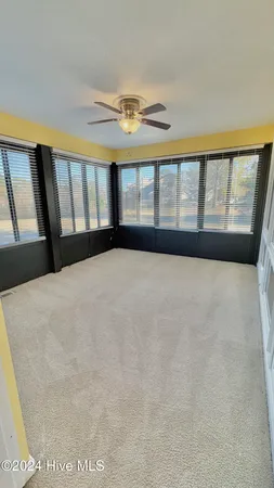 $2,300 | 125 Egret Court, Unit 305, Hampstead, NC 28443