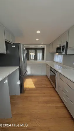 $2,300 | 125 Egret Court, Unit 305, Hampstead, NC 28443