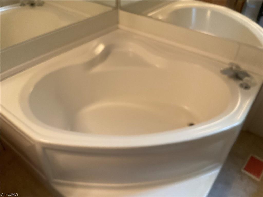 7290 Reddy Foxx Lane Thomasville, NC 27360 - Photo 13 of 21