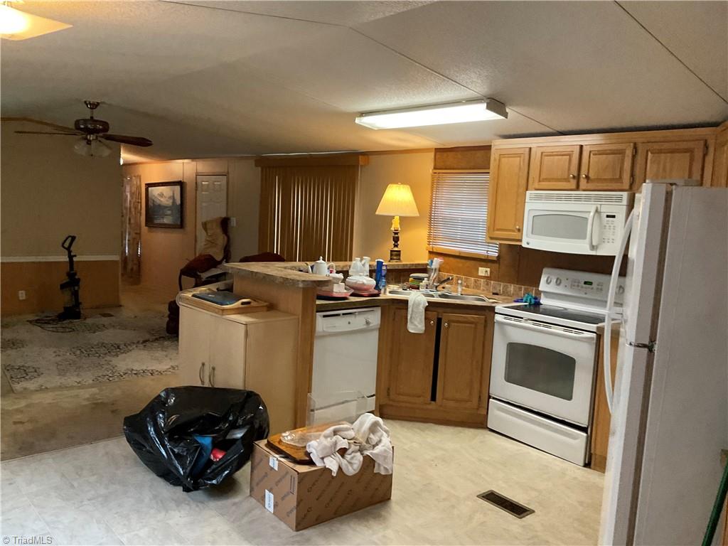 7290 Reddy Foxx Lane Thomasville, NC 27360 - Photo 6 of 21