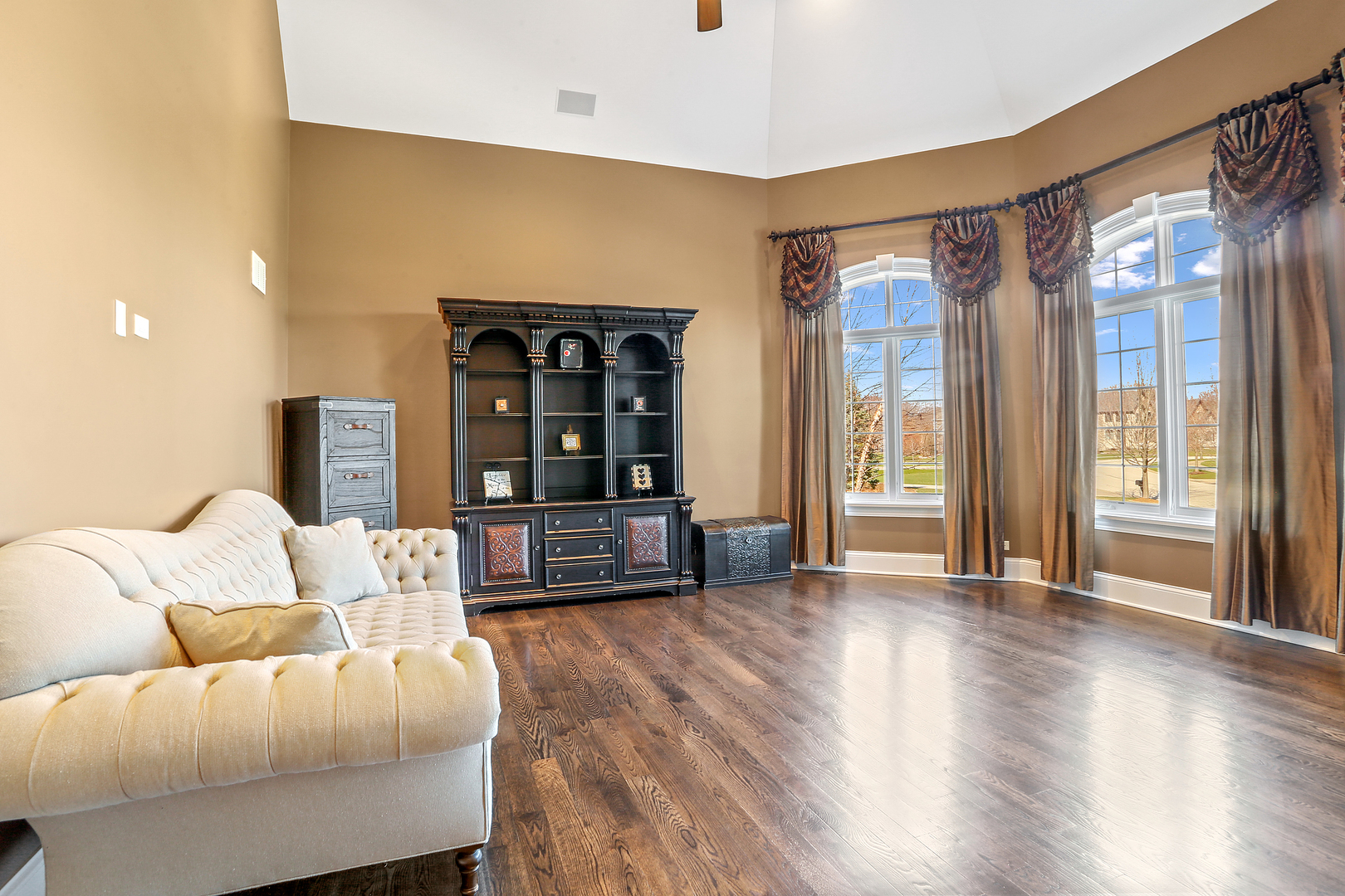 20133 Alison Trail Mokena, IL 60448 - Photo 29 of 42 a living room with furniture and large window
