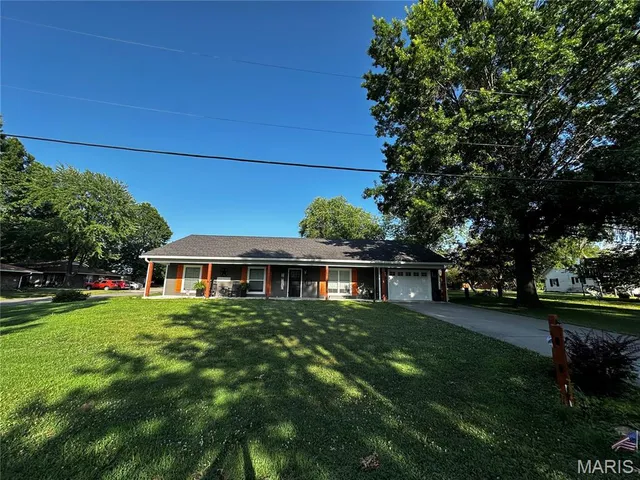 $313,999 | 214 North 3rd Street, Jonesburg, MO 63351