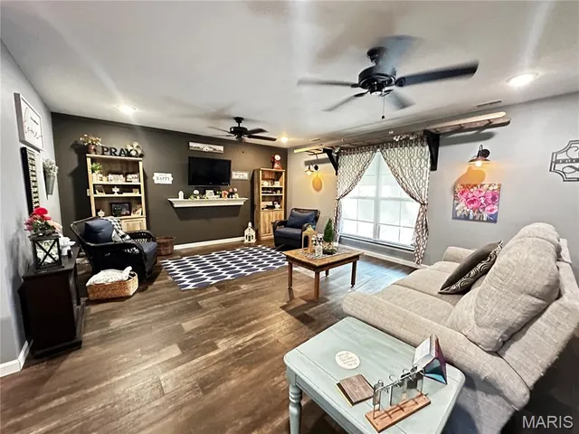 $313,999 | 214 North 3rd Street, Jonesburg, MO 63351