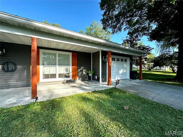 $313,999 | 214 North 3rd Street, Jonesburg, MO 63351