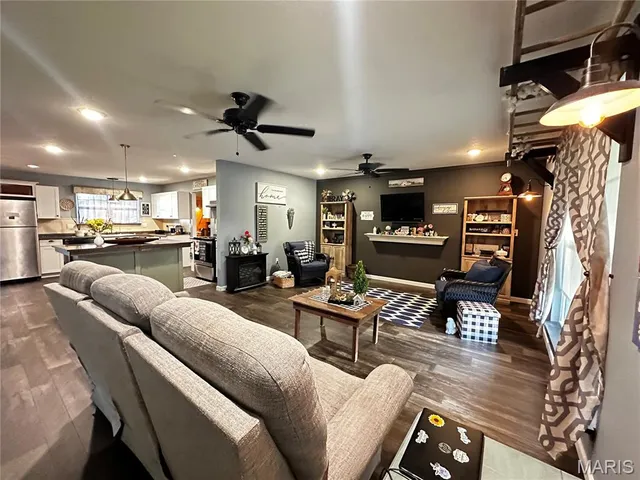 $313,999 | 214 North 3rd Street, Jonesburg, MO 63351