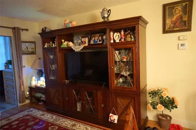 a view of entryway front of a house