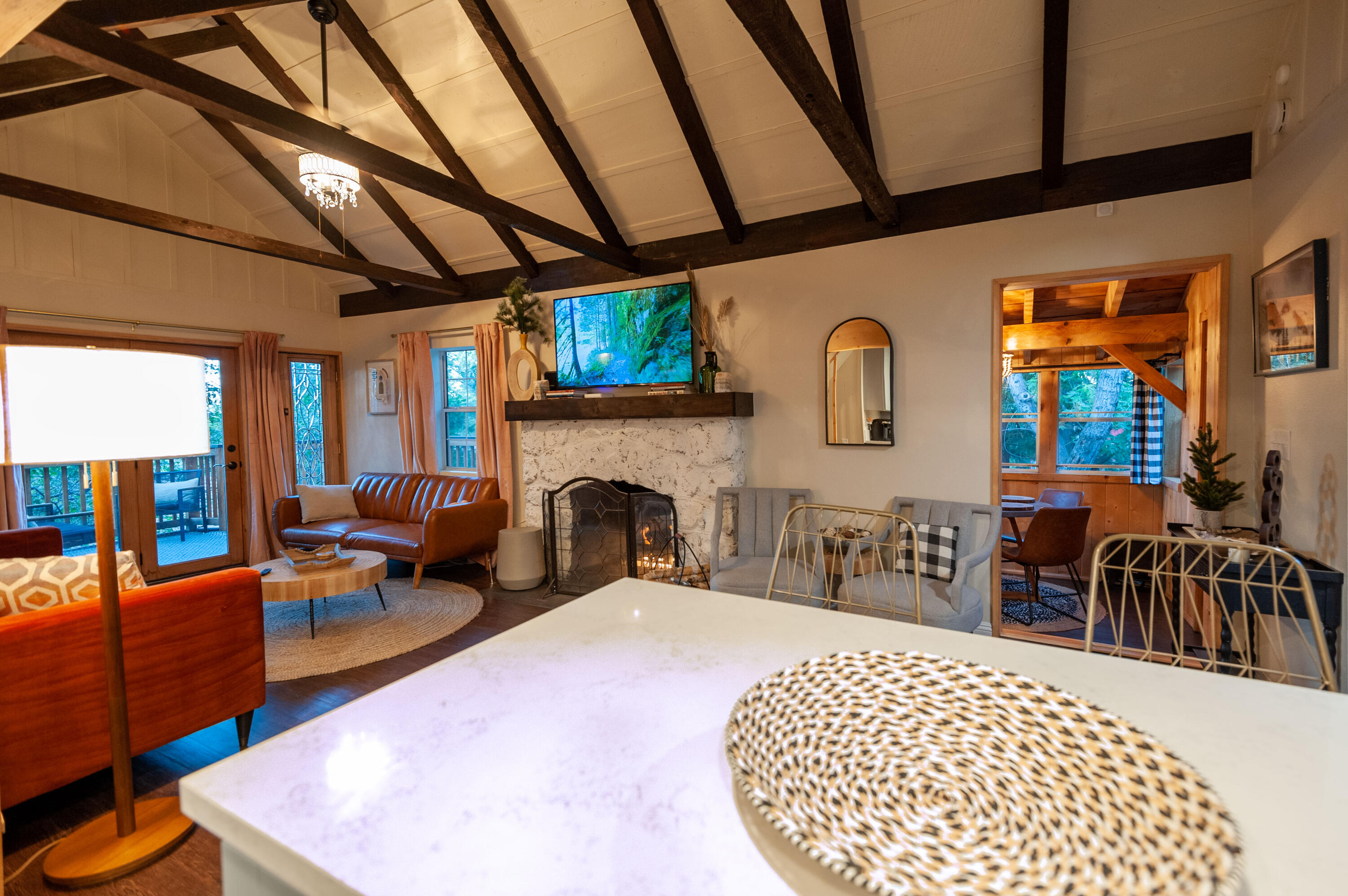 644 Cedar Lane Twin Peaks, CA 92391 - Photo 11 of 41 a very nice looking living room with a large window