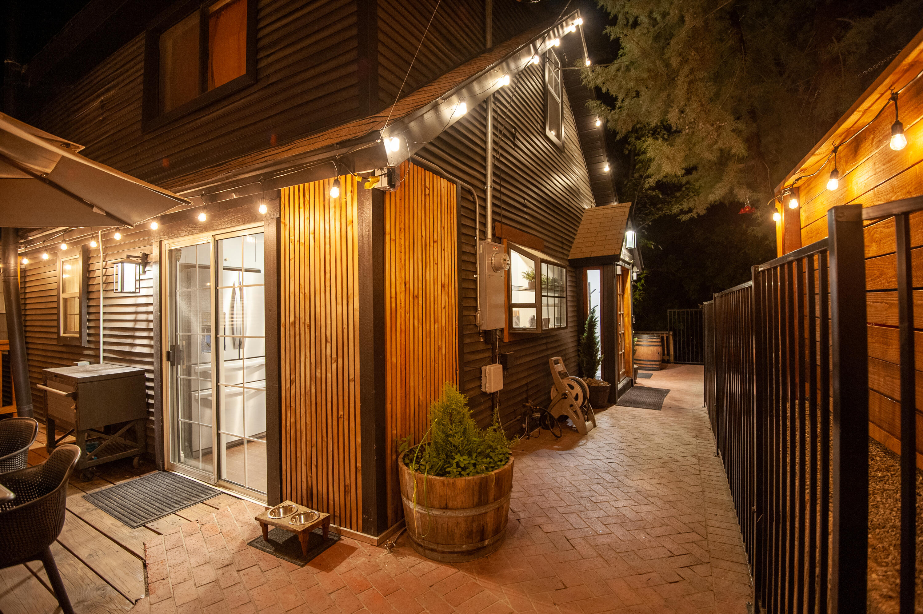 644 Cedar Lane Twin Peaks, CA 92391 - Photo 4 of 41 a view of a patio with table and chairs and potted plants