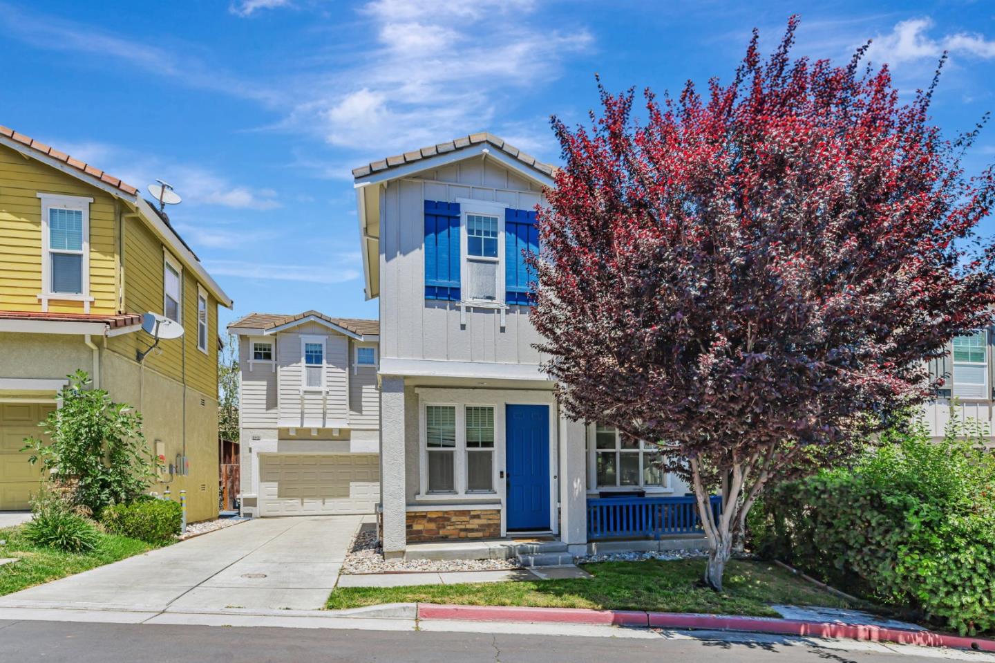 8940 Acorn Way Gilroy, CA 95020 - Photo 4 of 20 a front view of a house with a garden