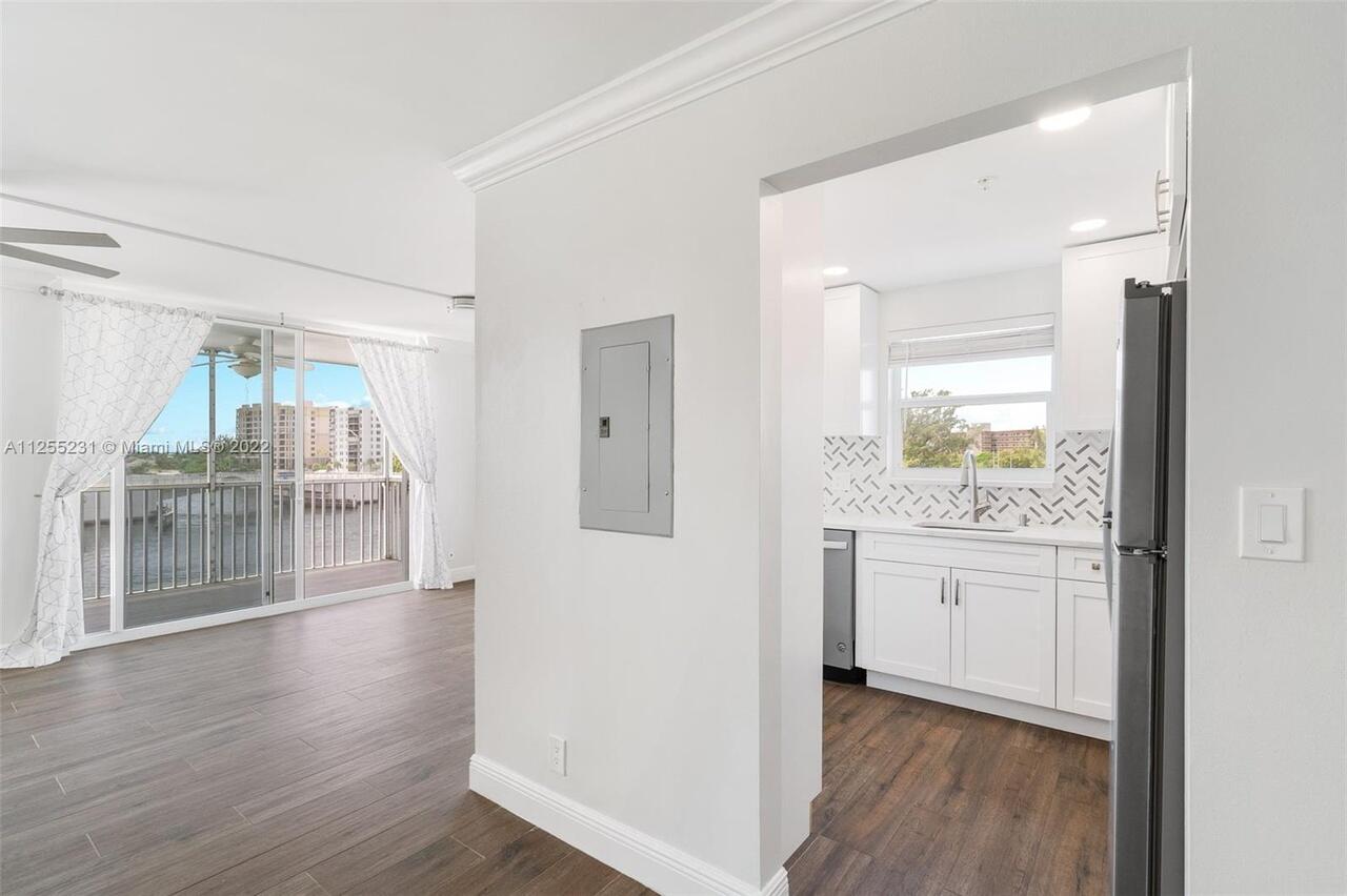 1505 North Riverside Drive, Unit 404 Pompano Beach, FL 33062 - Photo 11 of 22 A11255231_28_0