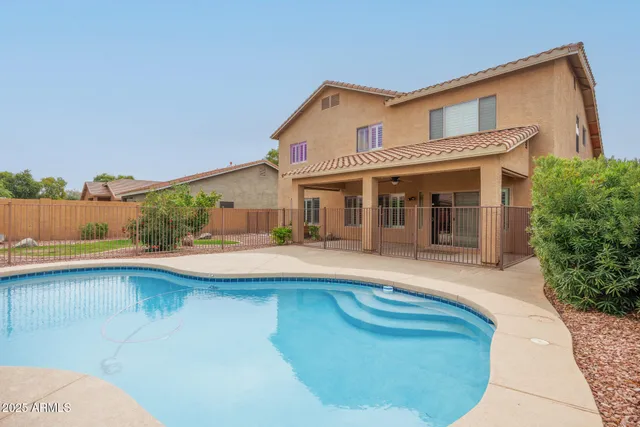 $574,500 | 940 East Chelsea Drive, San Tan Valley, AZ 85140