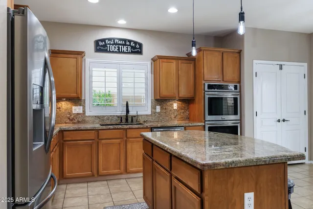 $574,500 | 940 East Chelsea Drive, San Tan Valley, AZ 85140