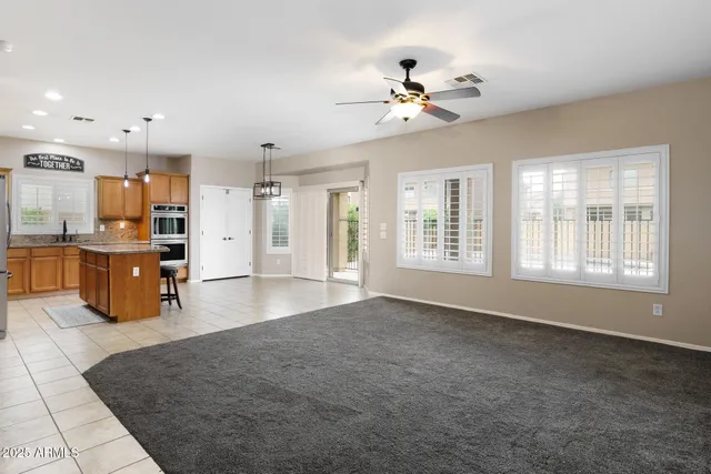 $574,500 | 940 East Chelsea Drive, San Tan Valley, AZ 85140