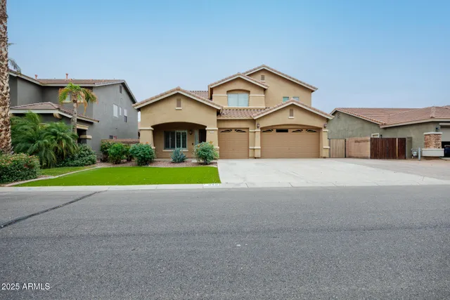 $574,500 | 940 East Chelsea Drive, San Tan Valley, AZ 85140