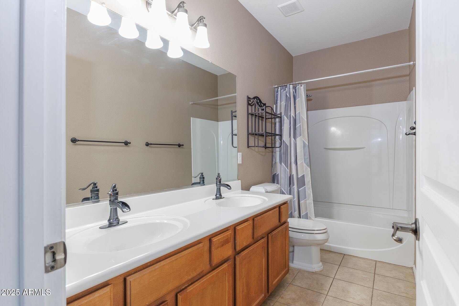 940 East Chelsea Drive San Tan Valley, AZ 85140 - Photo 35 of 54 Upstairs Bath