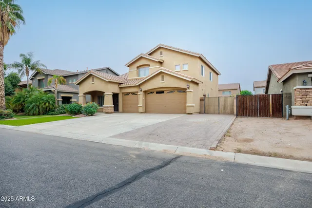 $574,500 | 940 East Chelsea Drive, San Tan Valley, AZ 85140