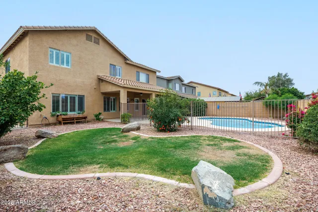 $574,500 | 940 East Chelsea Drive, San Tan Valley, AZ 85140