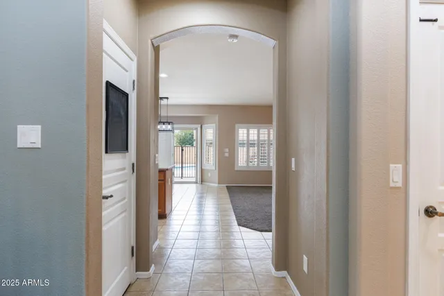 $574,500 | 940 East Chelsea Drive, San Tan Valley, AZ 85140