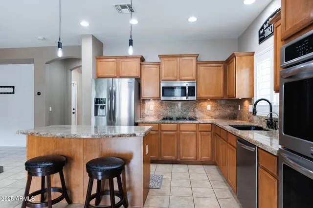 $574,500 | 940 East Chelsea Drive, San Tan Valley, AZ 85140