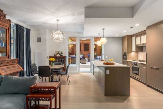 $1,162,500 | 100 Lovejoy Wharf, Unit 3K, Boston, MA 02114