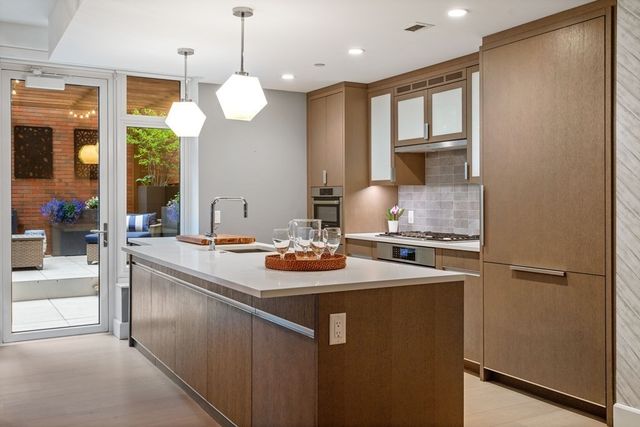 $1,162,500 | 100 Lovejoy Wharf, Unit 3K, Boston, MA 02114