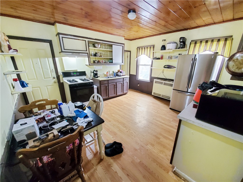 186 High Street Woonsocket, RI 02895 - Photo 16 of 41 2nd Floor Rear - 1 Bed