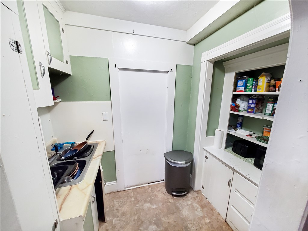 186 High Street Woonsocket, RI 02895 - Photo 24 of 41 2nd Floor Front - 1 Bed