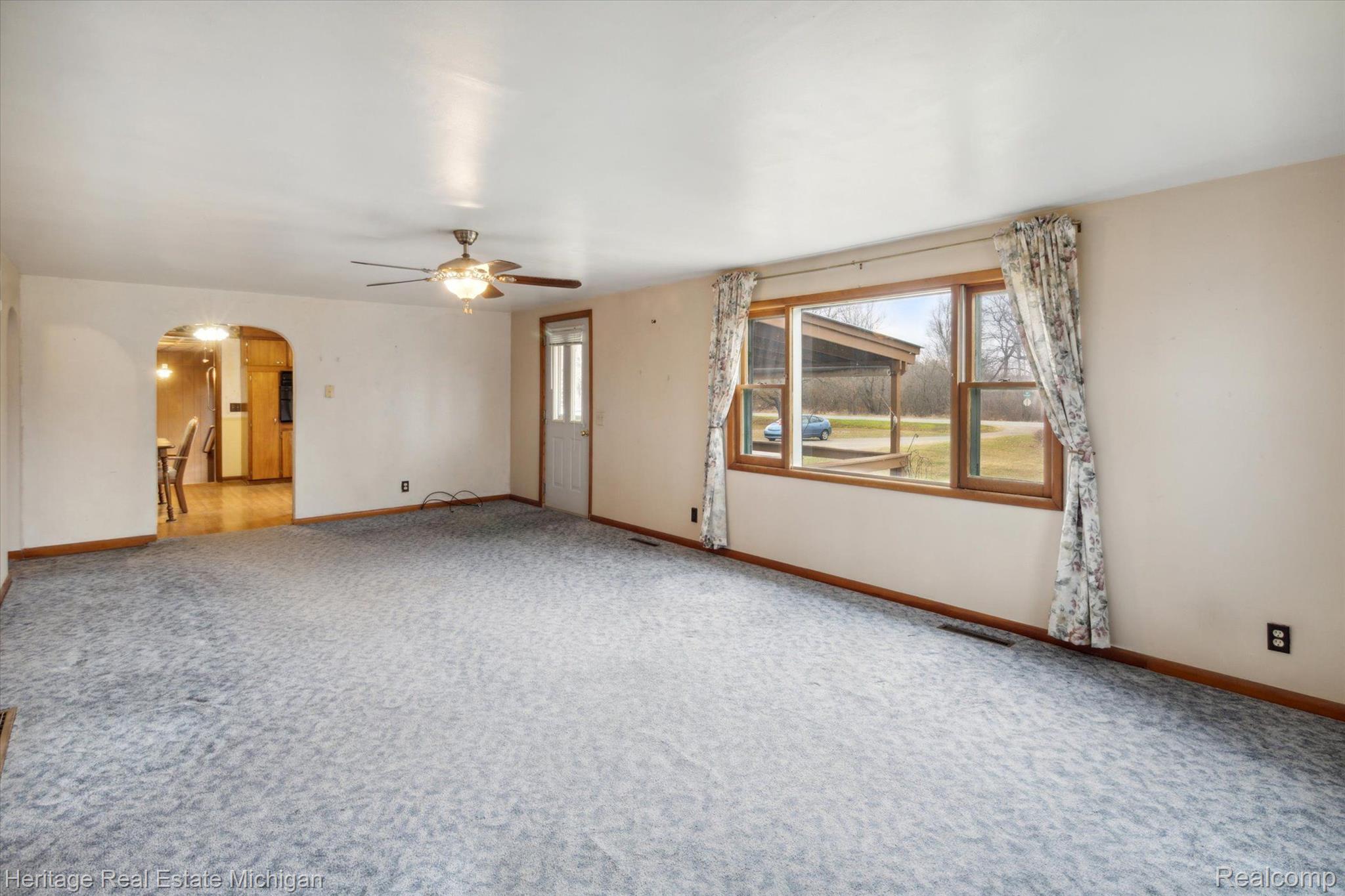 998 Lansing Road Morrice, MI 48857 - Photo 12 of 47 Living Room