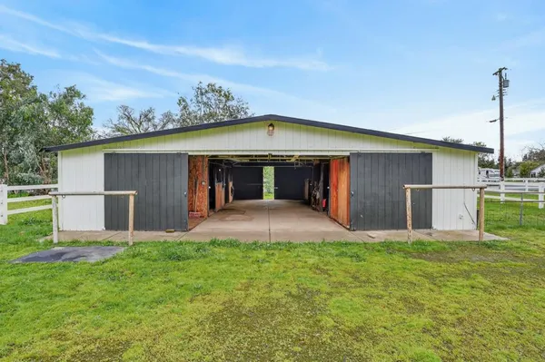 a view of a house with backyard and porch