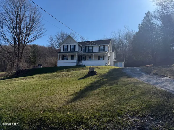 $474,500 | 818 Middle Road, Hebron, NY 12832