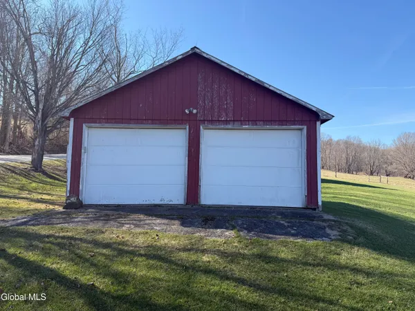 $474,500 | 818 Middle Road, Hebron, NY 12832