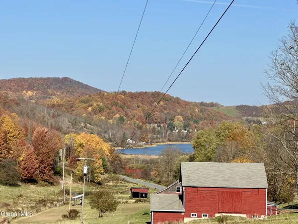 $474,500 | 818 Middle Road, Hebron, NY 12832