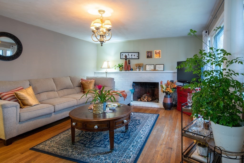 11 Melody Road Peabody, MA 01960 - Photo 5 of 32 Gallery Image 5