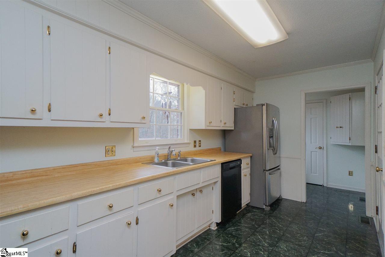 1212 Cely Road Easley, SC 29642 - Photo 4 of 32 Laundry & Half bath off the kitchen