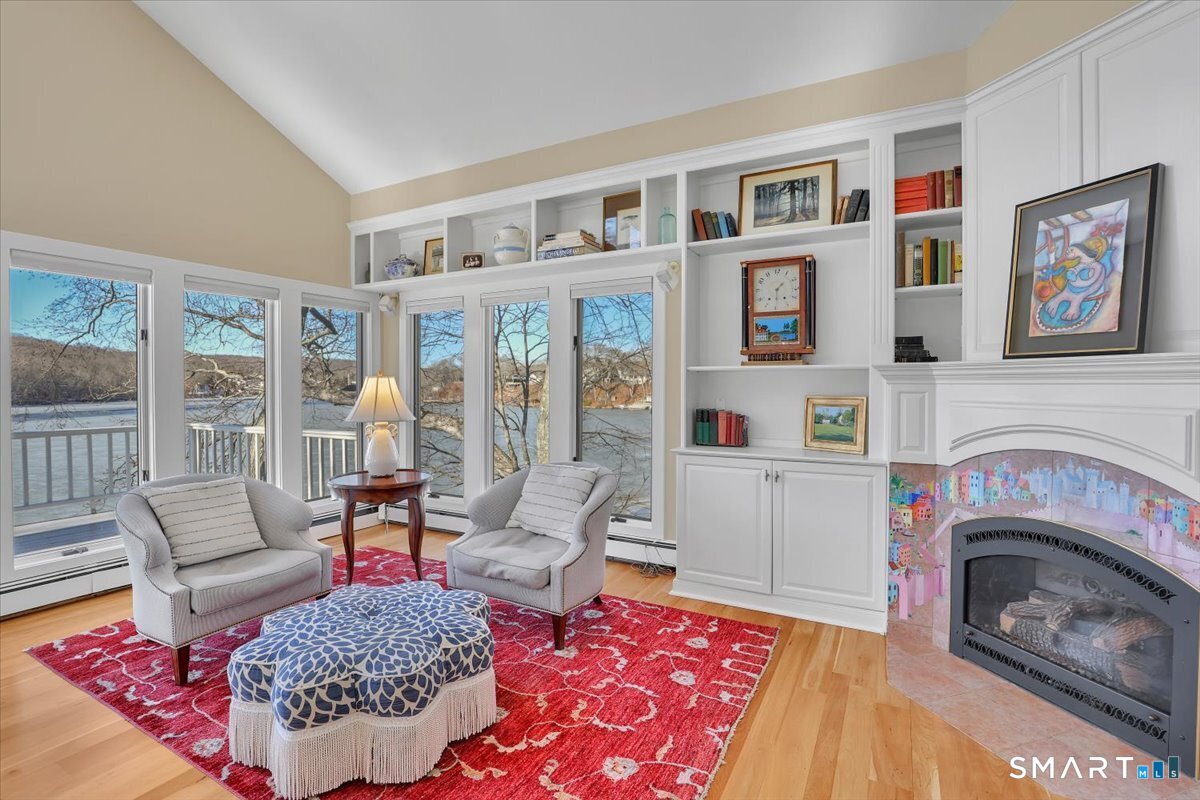 7 Point Comfort Road Waterford, CT 06385 - Photo 5 of 40 Gas fireplace, built-ins