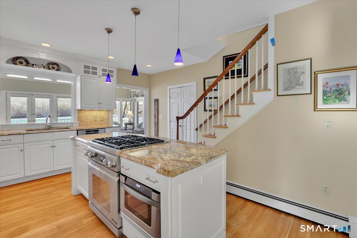 7 Point Comfort Road Waterford, CT 06385 - Photo 10 of 40