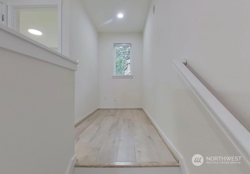101 Sky Ridge Road Northwest, Unit 502 Issaquah, WA 98027 - Photo 19 of 31 an entryway view with wooden floor