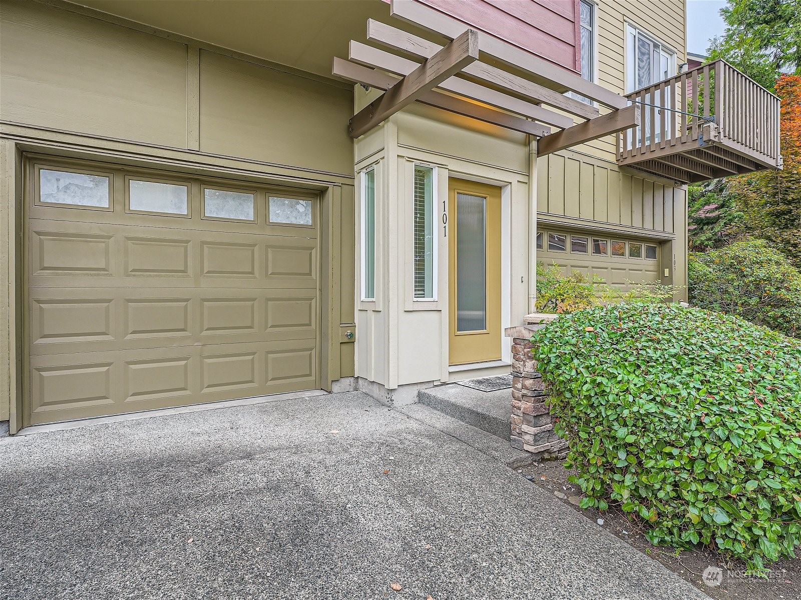 101 Sky Ridge Road Northwest, Unit 502 Issaquah, WA 98027 - Photo 5 of 31 front view of a house