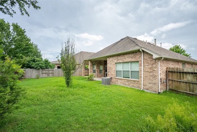 a front view of house with yard