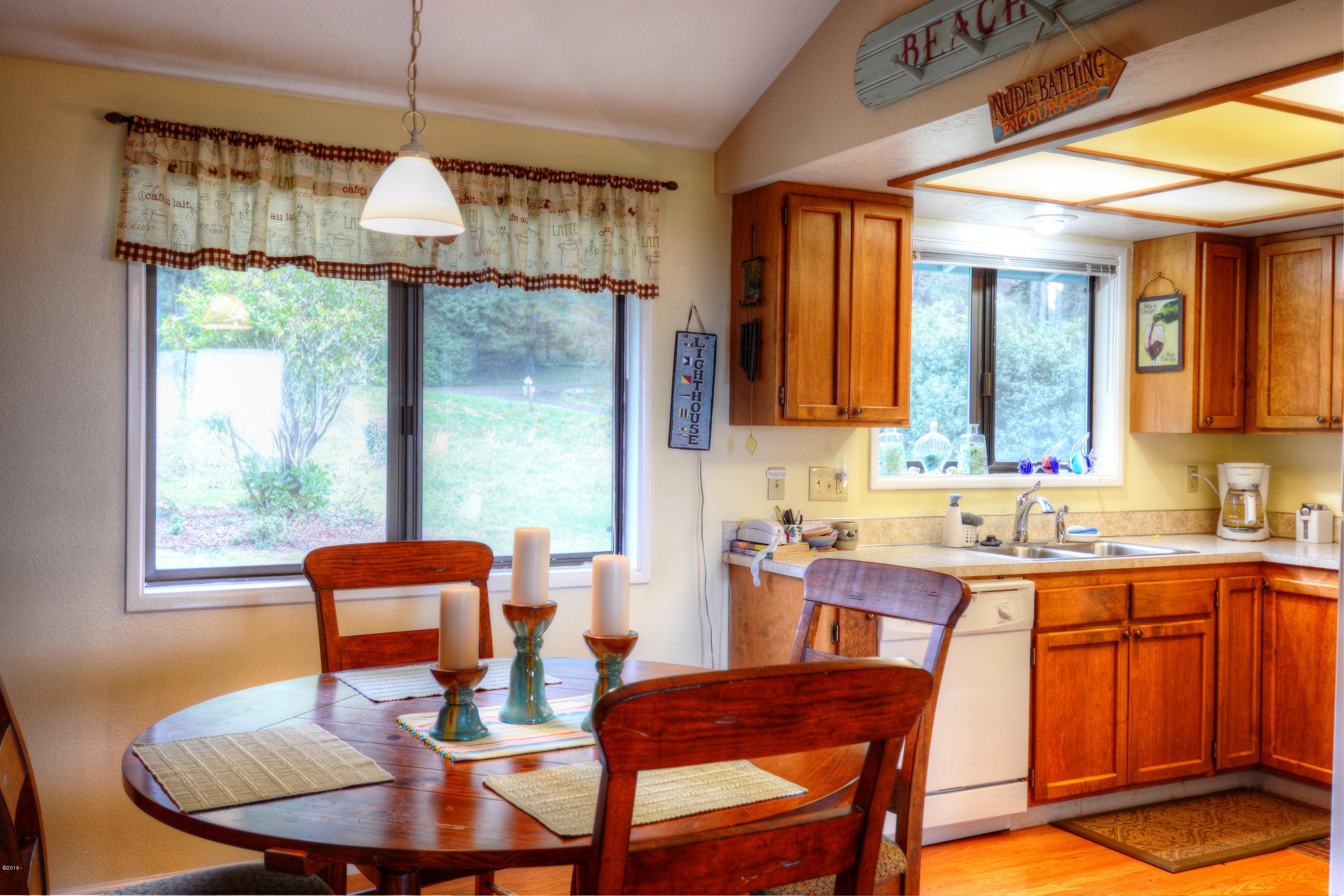 116 Spring Hills Road Yachats, OR 97498 - Photo 6 of 12 Dining and Kitchen