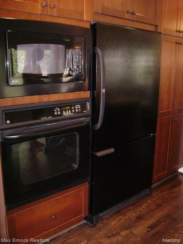 17310 Beverly Road Franklin, MI 48025 - Photo 9 of 24 Kitchen_Applicances